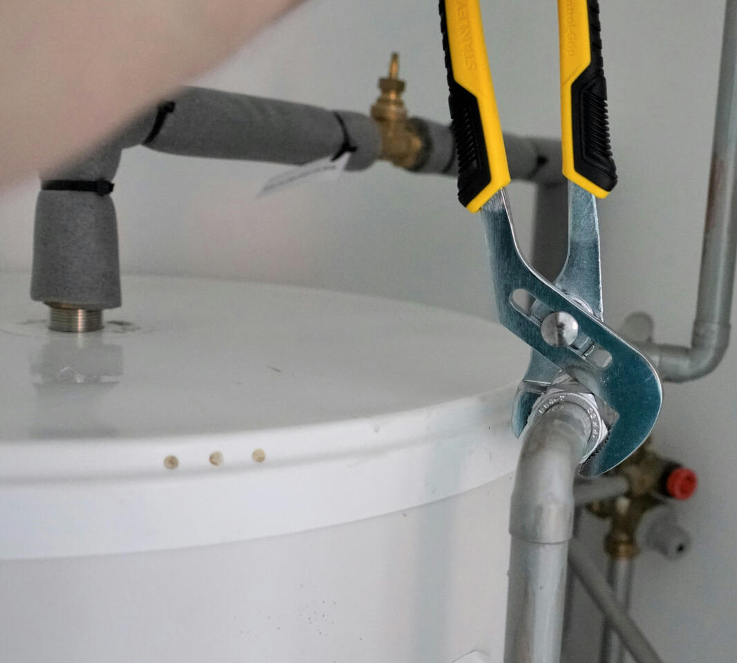 Emergency Plumbing Services in Akron Ohio Emergency plumbing response for urgent repairs in Akron, Ohio.