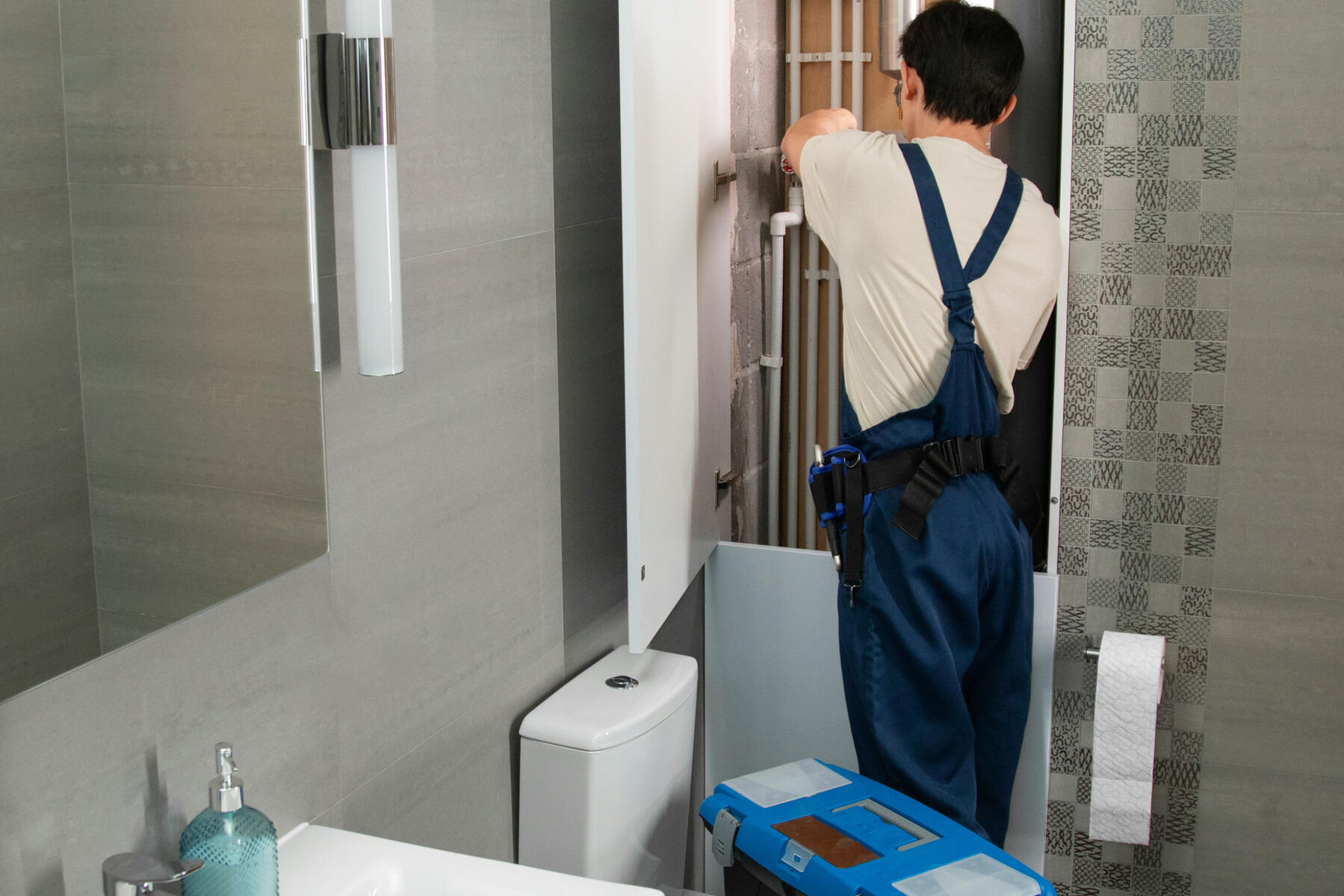Professional Plumbing Services in Akron Ohio Licensed plumber providing residential plumbing services in Akron, Ohio.